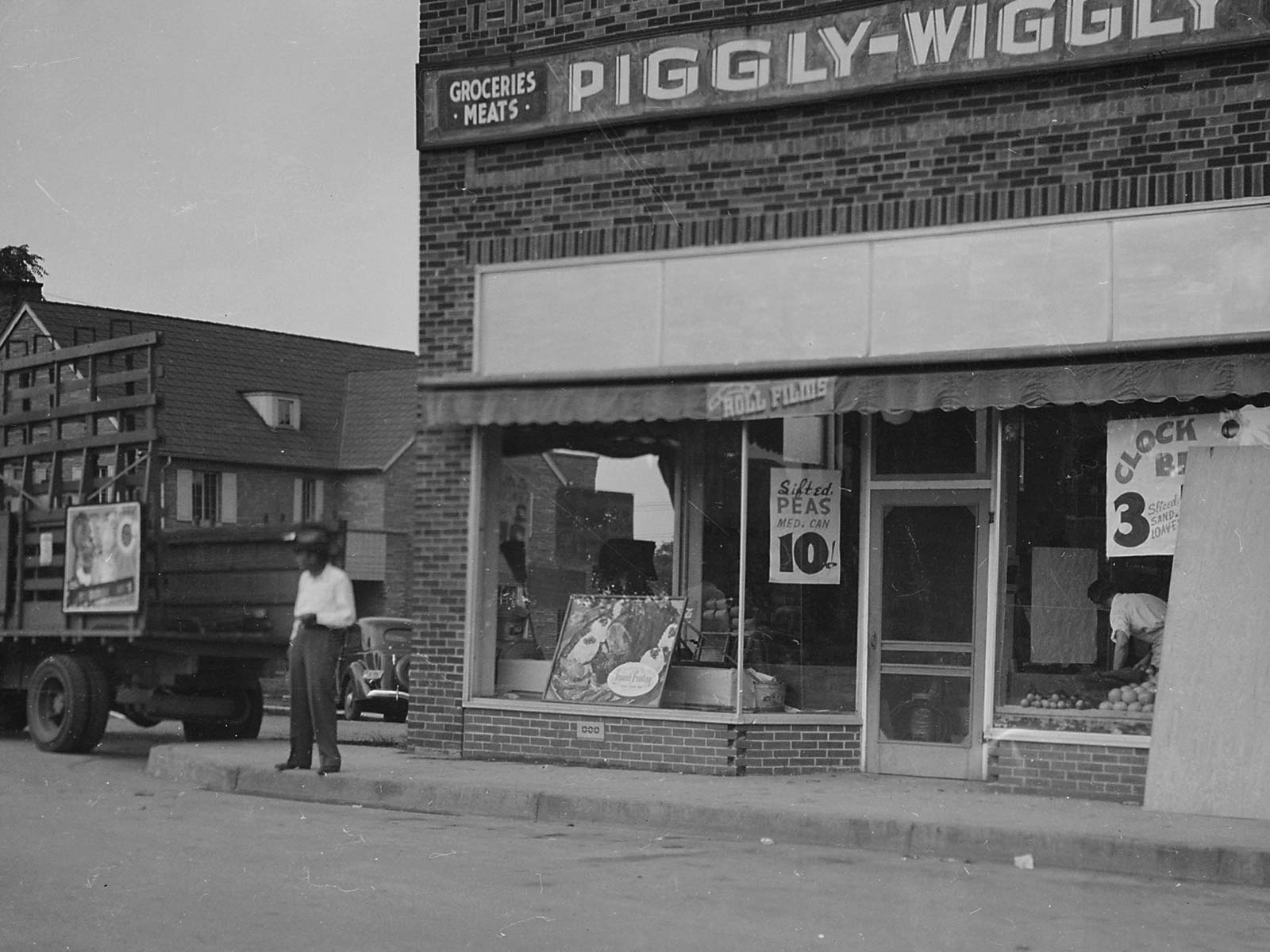 Реальная история универсама. Piggly Wiggly магазин в Америке 1900. Piggly Wiggly история. Piggly Wiggly 1918. Piggly Wiggly в газете открытие.